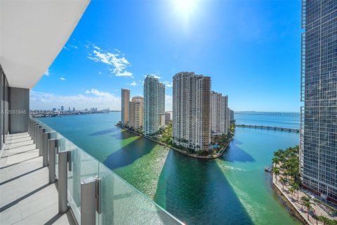 Condominio en Miami, Florida, 4 dormitorios № 2077934