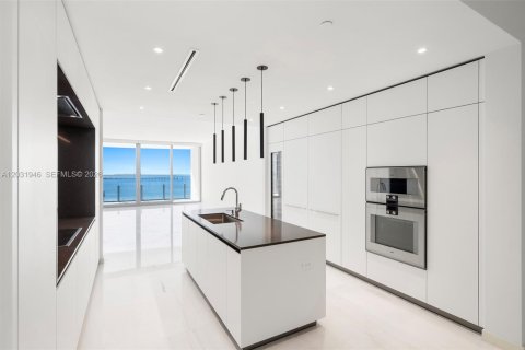 Condominio en venta en Miami, Florida, 4 dormitorios, 328.5 m2 № 2077934 - foto 12