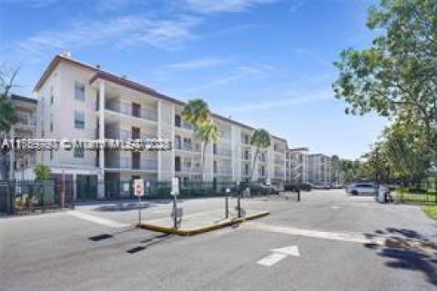 Condo in Lauderdale Lakes, Florida, 2 bedrooms  № 1865438 - photo 1