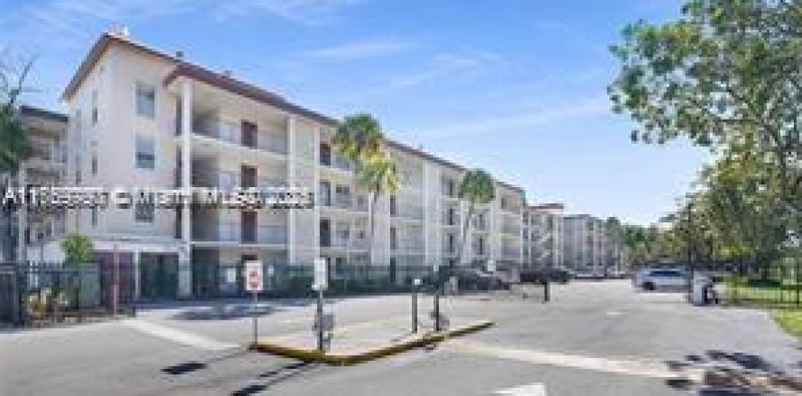 Condo in Lauderdale Lakes, Florida, 2 bedrooms  № 1865438