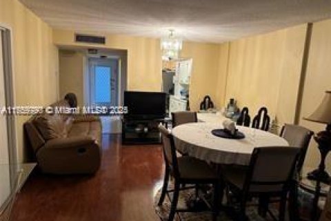 Condo in Lauderdale Lakes, Florida, 2 bedrooms  № 1865438 - photo 4