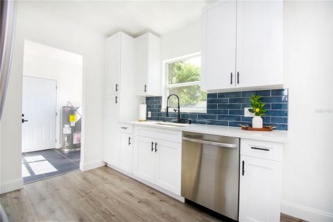 House in Tampa, Florida 2 bedrooms, 87.24 sq.m. № 1895136 - photo 7
