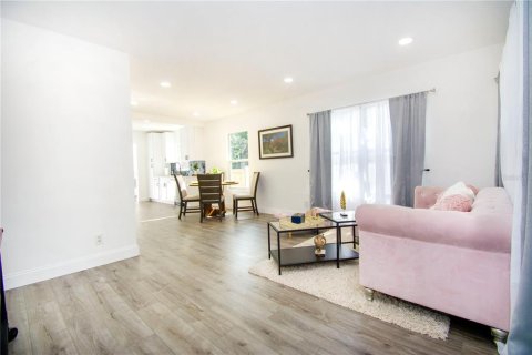 House in Tampa, Florida 2 bedrooms, 87.24 sq.m. № 1895136 - photo 3