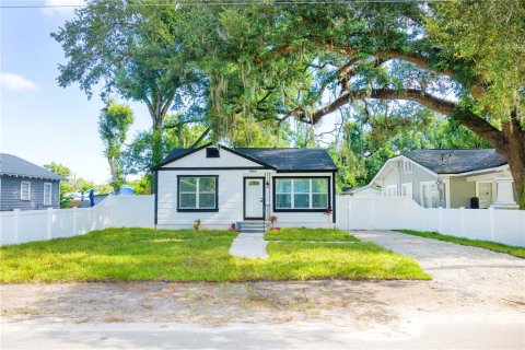 House in Tampa, Florida 2 bedrooms, 87.24 sq.m. № 1895136 - photo 1