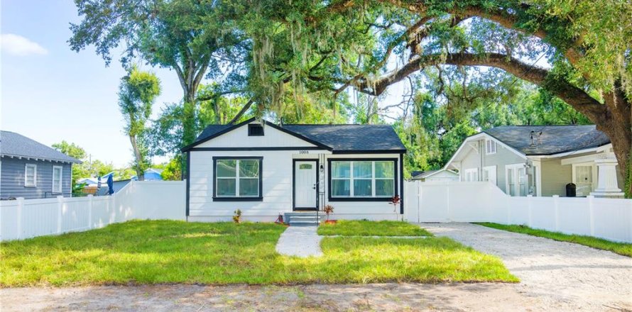 House in Tampa, Florida 2 bedrooms, 87.24 sq.m. № 1895136