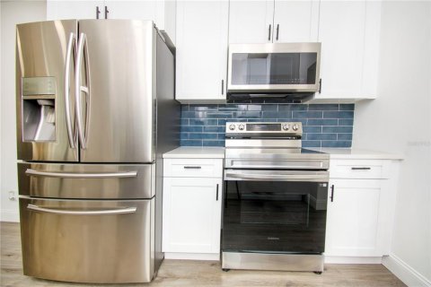 House in Tampa, Florida 2 bedrooms, 87.24 sq.m. № 1895136 - photo 4
