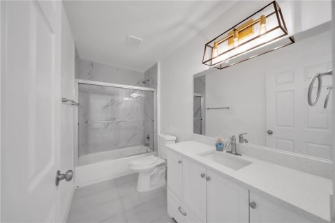House in Cape Coral, Florida 4 bedrooms, 170.66 sq.m. № 2314111 - photo 8