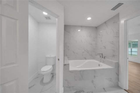 House in Cape Coral, Florida 4 bedrooms, 170.66 sq.m. № 2314111 - photo 5