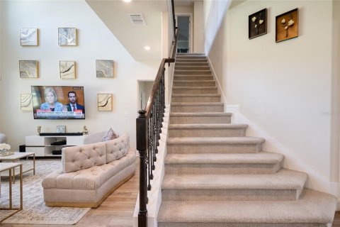 House in Orlando, Florida 4 bedrooms, 390.65 sq.m. № 2104903 - photo 8