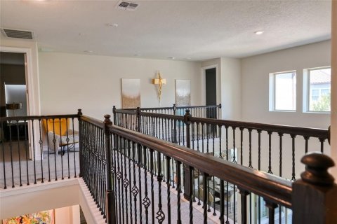 House in Orlando, Florida 4 bedrooms, 390.65 sq.m. № 2104903 - photo 18