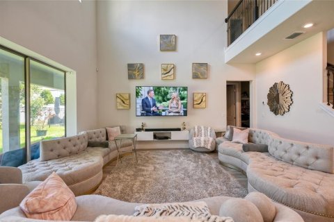 House in Orlando, Florida 4 bedrooms, 390.65 sq.m. № 2104903 - photo 11