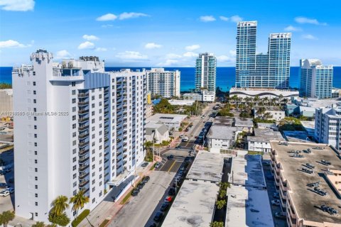 Condominio en venta en Miami Beach, Florida, 55.18 m2 № 1969970 - foto 16