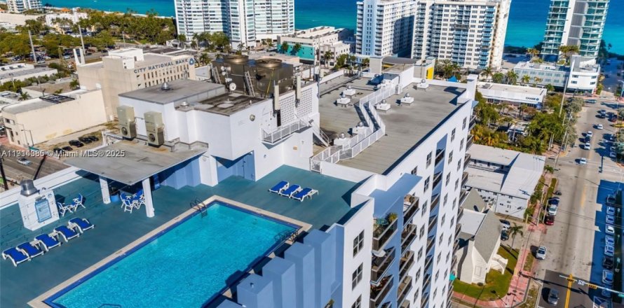 Estudio en el Condominio en Miami Beach, Florida  № 1969970
