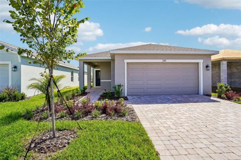 House in Winter Haven, Florida 4 bedrooms, 150.87 sq.m. № 2291407