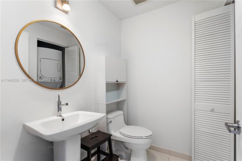 Condo in Miami, Florida, 1 bedroom  № 2009638 - photo 6