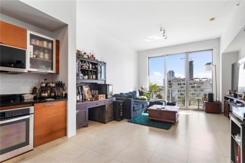 Condo in Miami, Florida, 1 bedroom № 2009638
