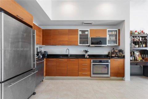 Condo in Miami, Florida, 1 bedroom  № 2009638 - photo 3