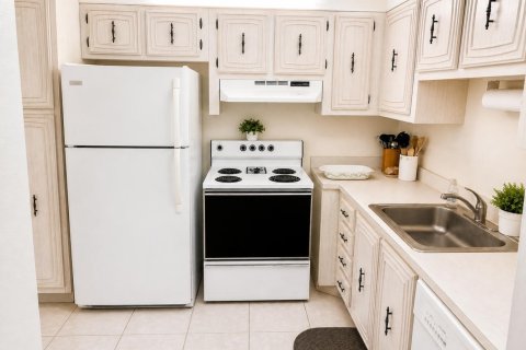 Condo in Lauderdale Lakes, Florida, 1 bedroom  № 2183427 - photo 5