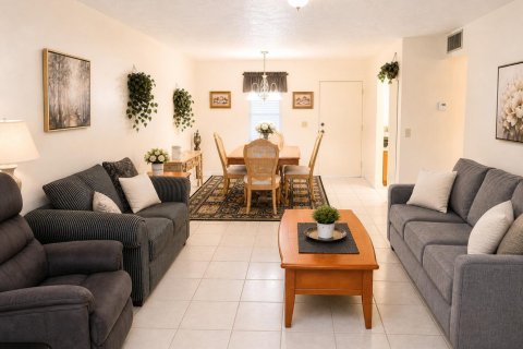 Condo in Lauderdale Lakes, Florida, 1 bedroom  № 2183427 - photo 3