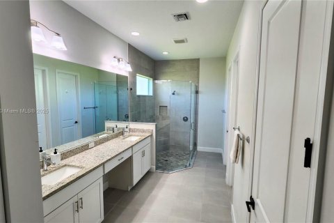 House in Westlake, Florida 3 bedrooms, 228.91 sq.m. № 1944162 - photo 16