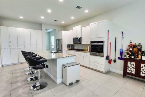 House in Westlake, Florida 3 bedrooms, 228.91 sq.m. № 1944162 - photo 9