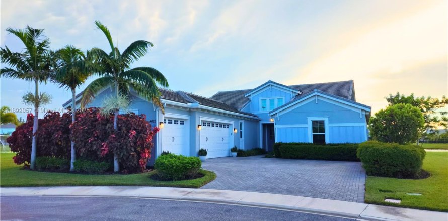 House in Westlake, Florida 3 bedrooms, 228.91 sq.m. № 1944162