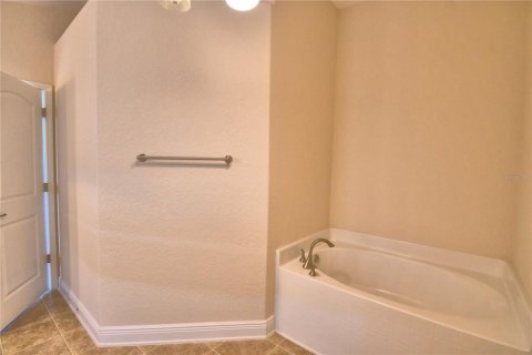 Casa en venta en Winter Haven, Florida, 4 dormitorios, 169.08 m2 № 1899673 - foto 25