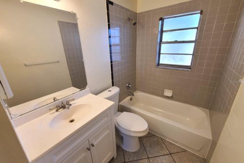 Condominio en alquiler en Tampa, Florida, 2 dormitorios, 77.29 m2 № 1901131 - foto 9