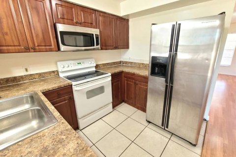 Condominio en alquiler en Tampa, Florida, 2 dormitorios, 77.29 m2 № 1901131 - foto 2