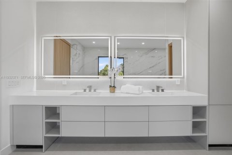 Купить виллу или дом в Форт-Лодердейл, Флорида 4 спальни, 371.79м2, № 1992010 - фото 23