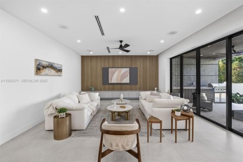 Купить виллу или дом в Форт-Лодердейл, Флорида 4 спальни, 371.79м2, № 1992010 - фото 1