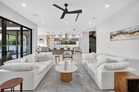 Купить виллу или дом в Форт-Лодердейл, Флорида 4 спальни, 371.79м2, № 1992010 - фото 2