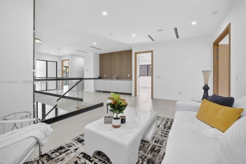 Купить виллу или дом в Форт-Лодердейл, Флорида 4 спальни, 371.79м2, № 1992010 - фото 17