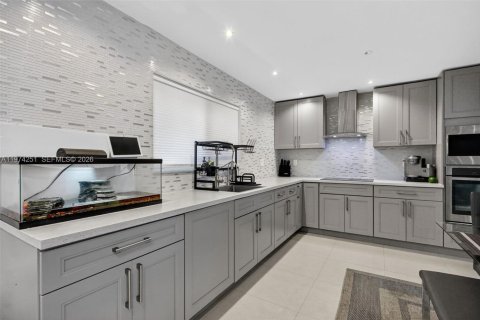 Дом в Майами, Флорида 3 спальни, 134.62м2 № 2036465