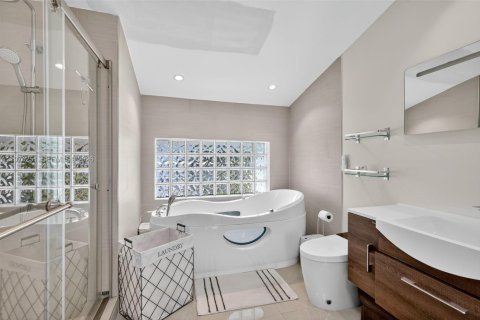 Купить виллу или дом в Майами, Флорида 3 спальни, 134.62м2, № 2036465 - фото 11