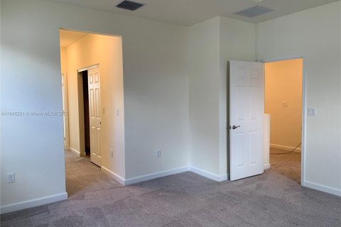 House in Hialeah, Florida 4 bedrooms, 228.73 sq.m. № 1842938 - photo 16