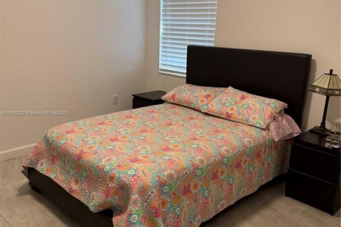 House in Hialeah, Florida 4 bedrooms, 228.73 sq.m. № 1842938 - photo 28