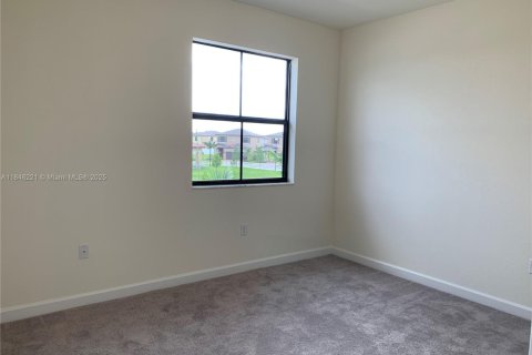 House in Hialeah, Florida 4 bedrooms, 228.73 sq.m. № 1842938 - photo 14