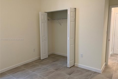 House in Hialeah, Florida 4 bedrooms, 228.73 sq.m. № 1842938 - photo 8