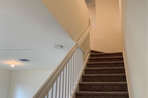 House in Hialeah, Florida 4 bedrooms, 228.73 sq.m. № 1842938 - photo 9