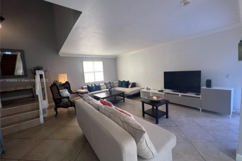 Casa en venta en Miami, Florida, 2 dormitorios, 126.35 m2 № 2012853 - foto 9