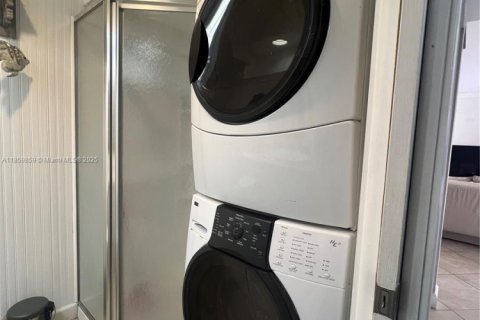 Casa en venta en Miami, Florida, 2 dormitorios, 126.35 m2 № 2012853 - foto 21