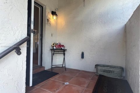 Casa en venta en Miami, Florida, 2 dormitorios, 126.35 m2 № 2012853 - foto 4