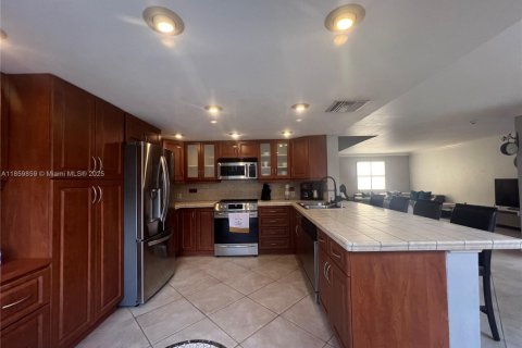 Casa en venta en Miami, Florida, 2 dormitorios, 126.35 m2 № 2012853 - foto 18