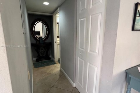 Casa en venta en Miami, Florida, 2 dormitorios, 126.35 m2 № 2012853 - foto 19