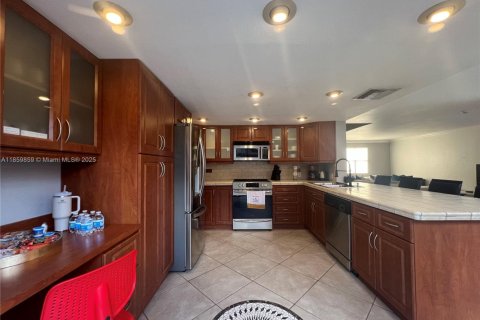Casa en venta en Miami, Florida, 2 dormitorios, 126.35 m2 № 2012853 - foto 16