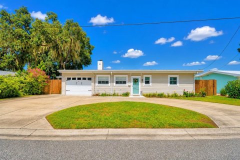 House in Winter Haven, Florida 2 bedrooms, 89.65 sq.m. № 2133599