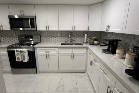 Купить таунхаус в Майами, Флорида 3 спальни, 136.66м2, № 2024313 - фото 10