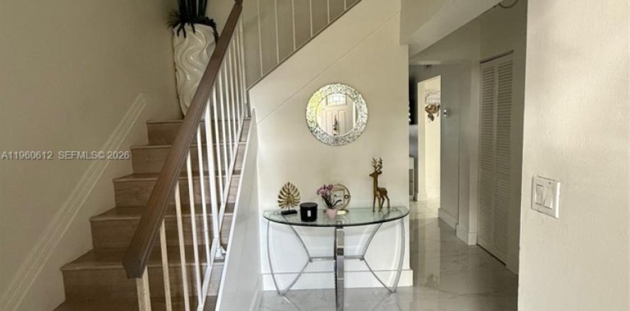 Таунхаус в Майами, Флорида 3 спальни, 136.66м2 № 2024313