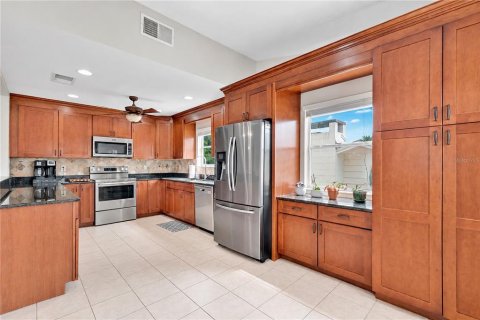 Casa en venta en Eustis, Florida, 3 dormitorios, 205.13 m2 № 2385761 - foto 4
